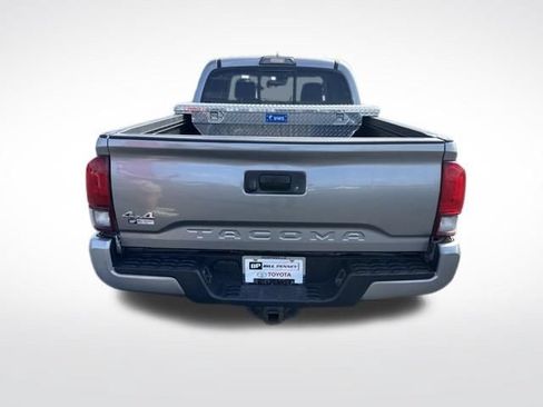 Used 2019 Toyota Tacoma TRD Sport AWD/4WD image 4