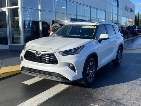 Used 2023 Toyota Highlander XSE image 4