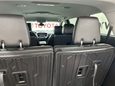 Used 2023 GMC Acadia SLT w/ Technology Package AWD/4WD image 15