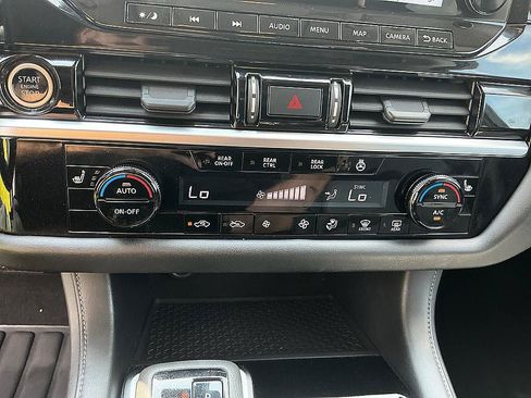 Used 2022 Nissan Pathfinder SL w/ SL Black Package FWD image 19