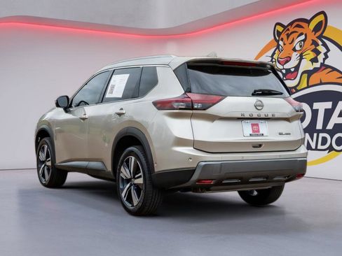 Used 2024 Nissan Rogue SL AWD/4WD image 7
