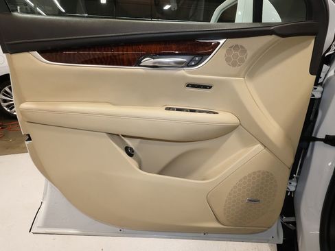 Used 2018 Cadillac XT5 Premium Luxury FWD image 13