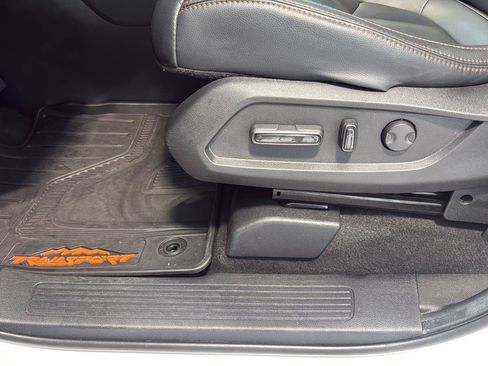 Used 2025 Honda Pilot TrailSport image 23