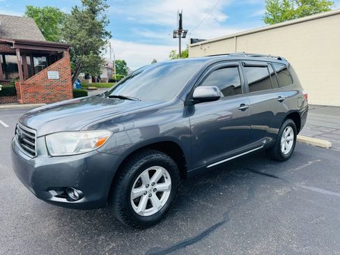 Used 2010 Toyota Highlander SE image 2