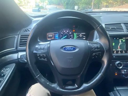 Used 2018 Ford Explorer XLT w/ Equipment Group 202A FWD image 14