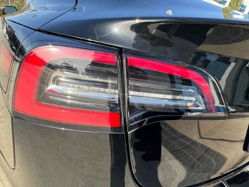 Used 2022 Tesla Model 3 Long Range AWD/4WD image 31