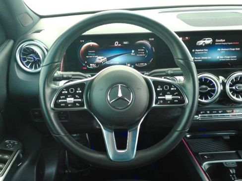 Used 2023 Mercedes-Benz EQB 300 4MATIC w/ Exclusive Package image 33