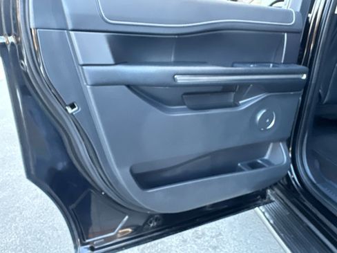 Used 2023 Ford Expedition Max XLT image 29