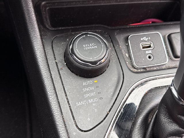 Used 2020 Jeep Cherokee Limited AWD/4WD image 38