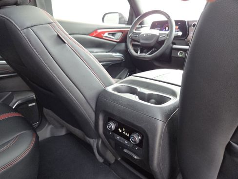 Used 2024 Chevrolet Traverse RS AWD/4WD image 27