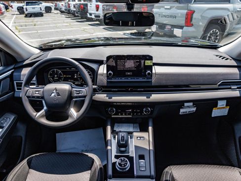 New 2025 Mitsubishi Outlander ES image 22