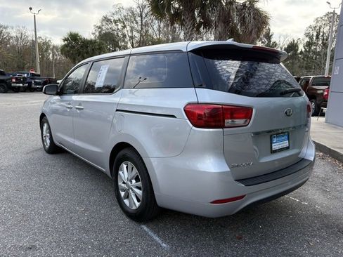 Used 2018 Kia Sedona L image 3
