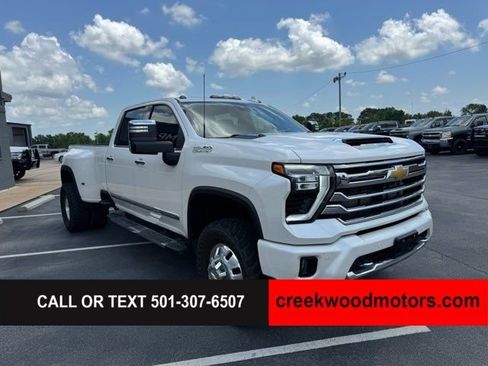 Used 2024 Chevrolet Silverado 3500 High Country w/ Technology Package AWD/4WD image 2