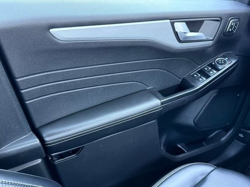 Used 2025 Ford Escape Platinum image 33