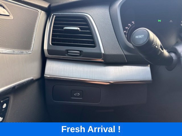 Used 2024 Volvo XC90 B5 Core AWD/4WD image 10
