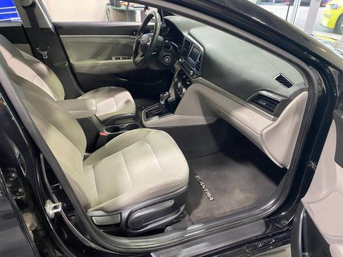 Used 2020 Hyundai Elantra SE FWD image 19
