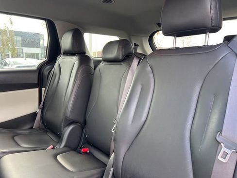 Certified 2024 Kia Carnival LX image 30