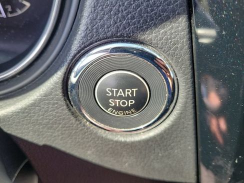 Used 2016 Nissan Rogue SV FWD image 33