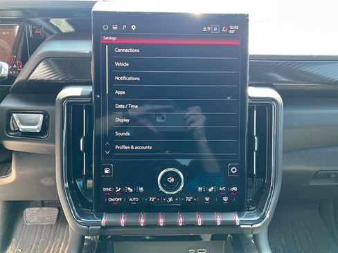 Used 2025 GMC Yukon AT4 w/ AT4 Premium Plus Package AWD/4WD image 20