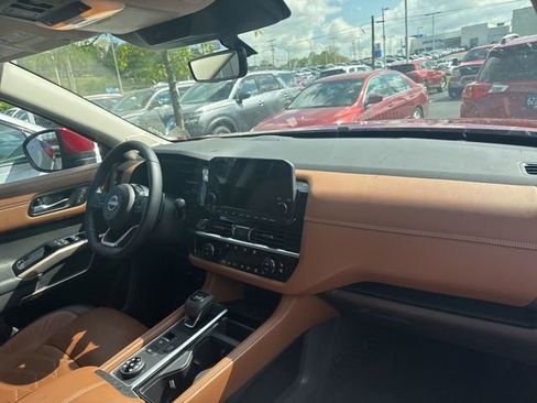 Used 2023 Nissan Pathfinder Platinum w/ Cargo Package image 6