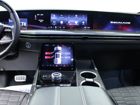 Used 2025 Cadillac Escalade ESV V AWD/4WD image 20