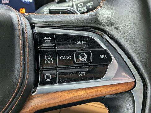 Used 2024 Jeep Grand Cherokee L Summit AWD/4WD image 19