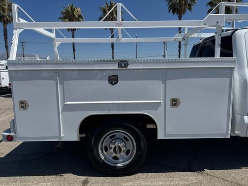 New 2025 Ford F350 XL w/ XL Chrome Package image 19