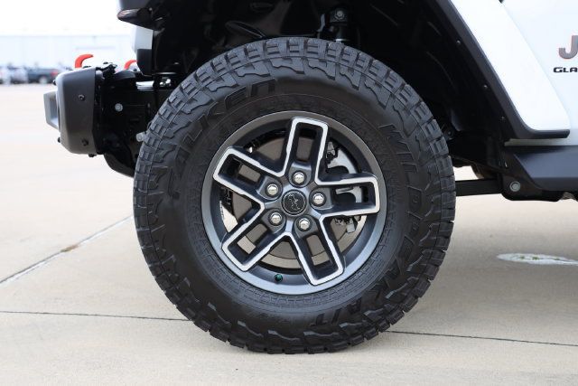 Used 2025 Jeep Gladiator Mojave AWD/4WD image 9