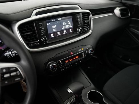 Used 2019 Kia Sorento FWD V6 image 18