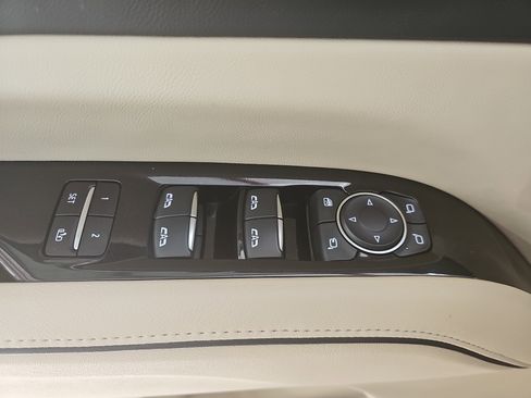 Used 2021 Cadillac Escalade Premium Luxury AWD/4WD image 30