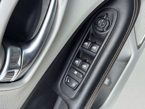 Used 2019 Jeep Compass Latitude FWD image 21