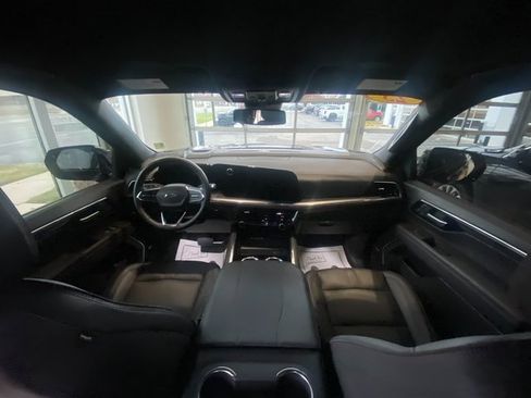 Used 2025 Chevrolet Suburban RST w/ Comfort Package image 15