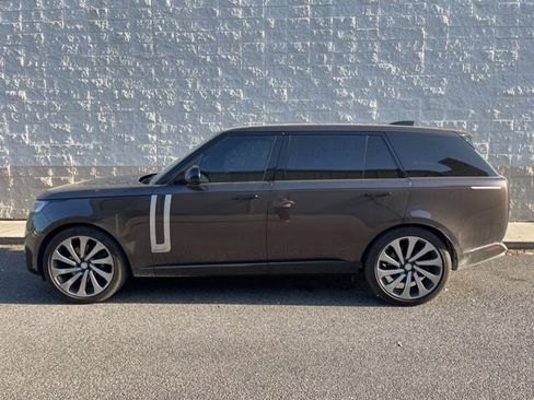 Used 2025 Land Rover Range Rover Long Wheelbase Autobiography image 7