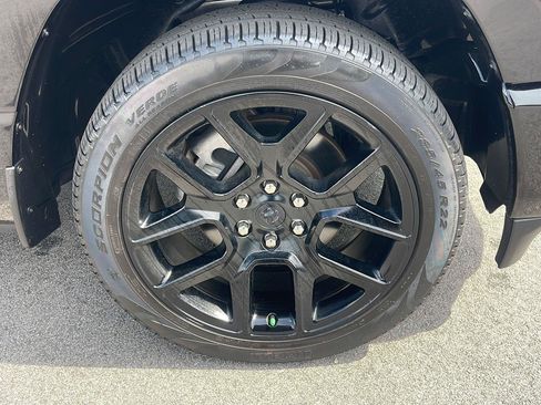 Used 2023 RAM 1500 Laramie AWD/4WD image 9