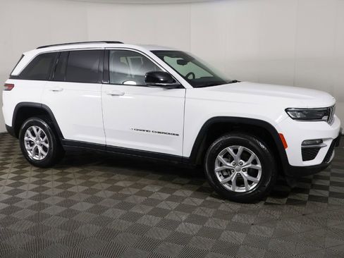 Used 2023 Jeep Grand Cherokee Limited AWD/4WD image 22