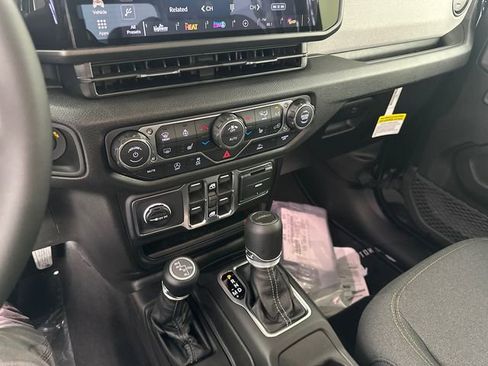 New 2026 Jeep Gladiator Sport AWD/4WD image 26