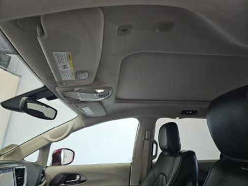 Used 2019 Chrysler Pacifica Limited FWD image 8