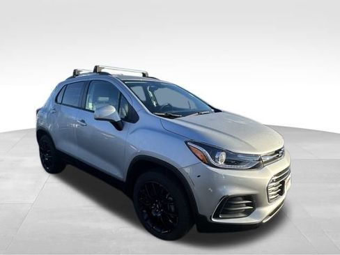 Used 2022 Chevrolet Trax LT w/ Driver Confidence Package image 9