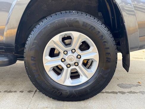 Used 2018 Toyota 4Runner SR5 image 7