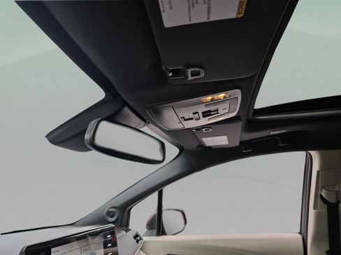 Used 2022 Toyota Sienna Platinum AWD/4WD image 30