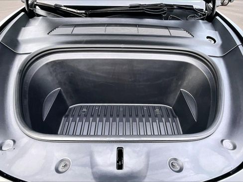 Used 2022 Tesla Model Y Performance image 10