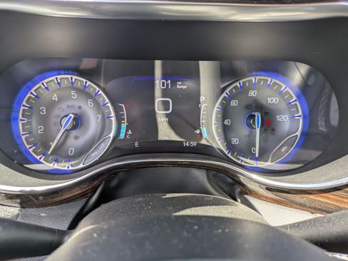Used 2022 Chrysler Pacifica Limited FWD image 24