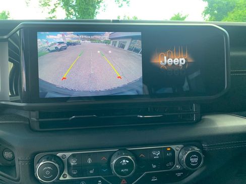 Used 2024 Jeep Wrangler Unlimited Sahara AWD/4WD image 23