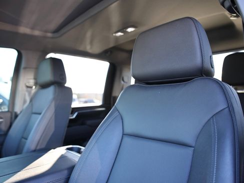 Used 2025 GMC Sierra 2500 SLT w/ SLT Premium Package image 21