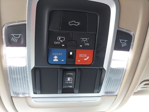 Used 2020 RAM 1500 Laramie image 32