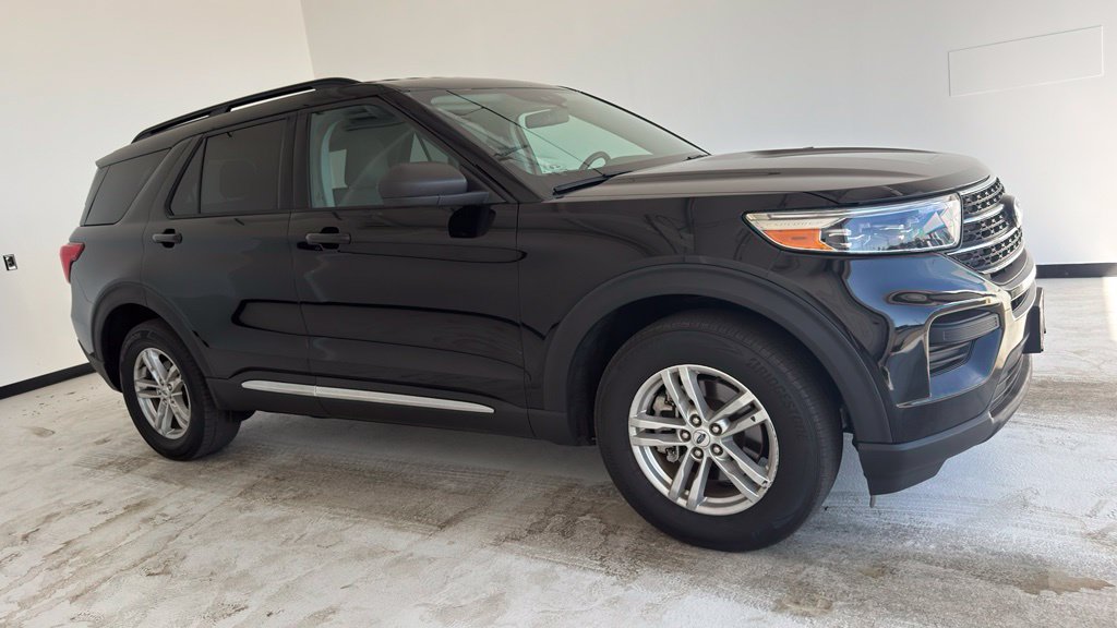 Used 2023 Ford Explorer XLT AWD/4WD image 1