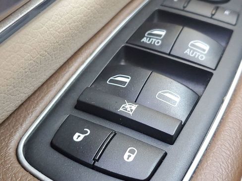 Used 2019 RAM 1500 Laramie image 34