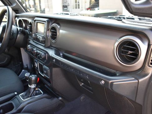 Used 2018 Jeep Wrangler Unlimited Sport AWD/4WD image 23