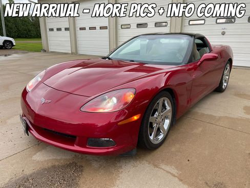 Used 2005 Chevrolet Corvette Coupe w/ Preferred Equipment Group RWD image 1