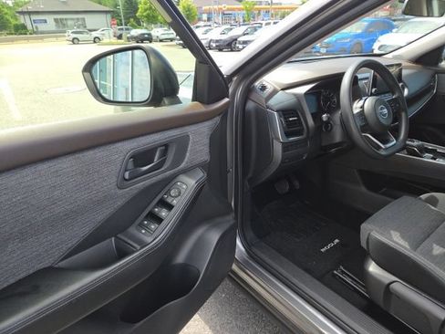 Used 2021 Nissan Rogue S AWD/4WD image 13